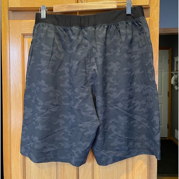 Mens Asics athletic shorts - Large - Picture 2 of 2